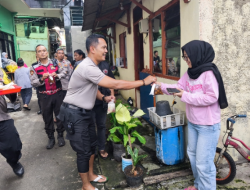 Polsek Pademangan Bagikan Takjil Ramadhan Lewat Program Jaga Jakarta+, Pererat Kedekatan dengan Warga