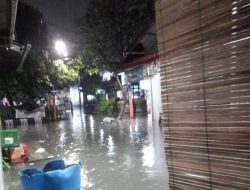 Hujan Deras Sejak Sabtu Malam, Wilayah Jalan Mawar 2 Cengkareng Terendam Banjir