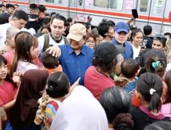 Prabowo Blusukan ke Bantaran Rel Senen, Warga Heboh