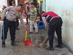 Polsek Metro Penjaringan Bersih-Bersih Masjid, Wujudkan Ramadhan Aman, Sehat, dan Nyaman