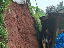 Diguyur Hujan Deras, Longsor Terjang Dua Rumah Warga di Kampung Cicakal Girang