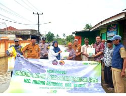 Pegadaian Hadir Bantu Sejumlah 1.500 KK Korban Banjir di Muara Gembong
