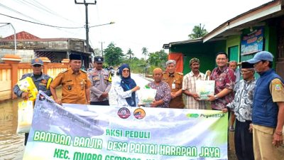 Pegadaian Hadir Bantu Sejumlah 1.500 KK Korban Banjir di Muara Gembong