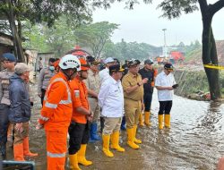 Pramono Terjun ke TPST Bantargebang, Akan Normalisasi Sungai Ciketing