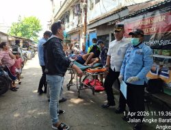 Aksi Cepat Tanggap Dilakukan Fahmi Alkadri,S.H Kasi Ekbang Kelurahan Angke Untuk Merujuk Warga Yang Sakit