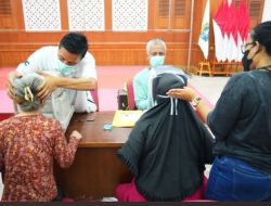 Ratusan Warga Ikuti Skrining Operasi Katarak Gratis di Kantor Wali Kota Jakarta Barat