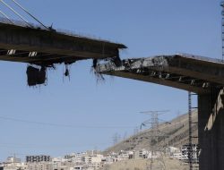 Trump Klaim Hancurkan Jembatan Raksasa Iran, Ancam Serangan Lebih Brutal
