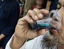 VIRAL! Pria Minum Oli di Makassar, Klaim “Terapi Sehat”, MUI: Haram