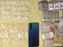 DIGEREBEK! Toko Kosmetik Jadi Kedok Peredaran Obat Keras di Tamansari