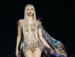Lisa BLACKPINK Bawakan “Bad Angel” di Coachella 2026