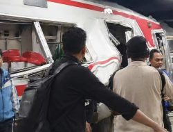 BREAKING NEWS: Tabrakan Maut di Bekasi Timur, KRL Dihantam KA Jarak Jauh