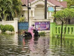 Banjir Rendam Bekasi Utara dan Tambun, Kendaraan Mogok di Underpass