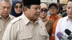 Prabowo Datangi RSUD Bekasi, Pantau Korban Kecelakaan Kereta
