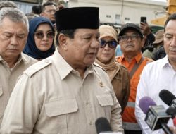 Prabowo Datangi RSUD Bekasi, Pantau Korban Kecelakaan Kereta