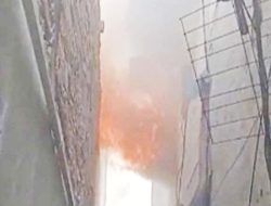 Api Ngamuk di Palmerah! Rumah Dua Lantai Ludes, 3 KK Kehilangan Segalanya