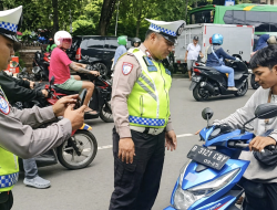 Tilang di Jalan! Polisi Tangerang Gaspol Pakai ETLE Genggam, Pelanggar Tak Berkutik