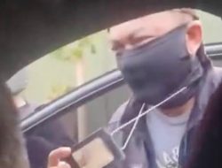 Polisi Bermasker Cegat Mobil di Daan Mogot, Video Viral Picu Sorotan Publik