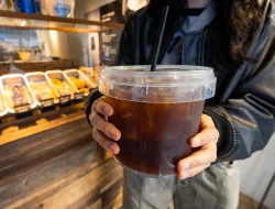 Es Kopi Literan dan Dessert Korea Jadi Buruan Anak Muda
