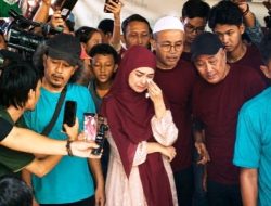 Tangis Ria Ricis Pecah Saat Sapi Kurban Jumbo Disembelih