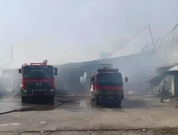 Pabrik Sumpit di Tangerang Hangus Dilalap Api, Pemadaman Berlangsung 8 Jam