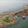Viral “Pulau Sampah” di Pesisir Jakarta Utara, Puluhan Petugas Gabungan Dikerahkan
