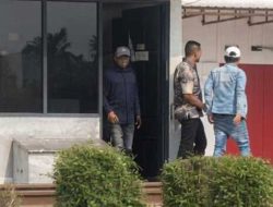 Viral! Tegur Pemotor Terobos Palang Kereta, Petugas Perlintasan KA di Garut Dikeroyok Empat Orang