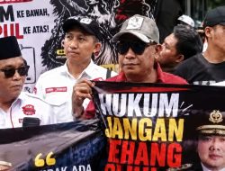 Demo Tuntut Penangkapan Eks Jampidsus Febrie Ricuh di Kejagung, Massa Desak Kasus Dilimpahkan ke KPK