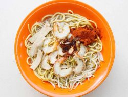 Wisata Kuliner ke Singapura, Budiman Tandiono Cicipi Prawn Noodles Hoe Nam