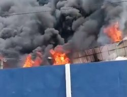 20 Gudang Terbakar di Kosambi Tangerang, Sejumlah Bangunan Ambruk