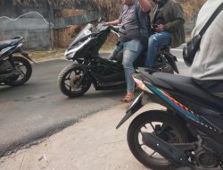 Segerombol Matel Berulah Tarik Paksa Kendaraan Roda Dua Milik Seorang Pria di Pinggir Jalan, Dan Melakukan Intimidasi Terhadap Seorang Jurnalis Saat Mengambil Gambar