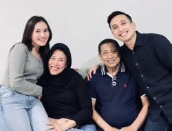 Foto Bareng, Wajah Ibu Kevin Gusnadi Disebut Mirip Ayu Ting Ting