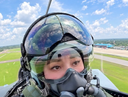 Ratu Thailand Terbang Solo dengan Jet Tempur Gripen, Raja Beri Lencana Emas