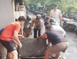 Bhabinkamtibmas Jelambar Baru Ajak Warga Cegah Banjir